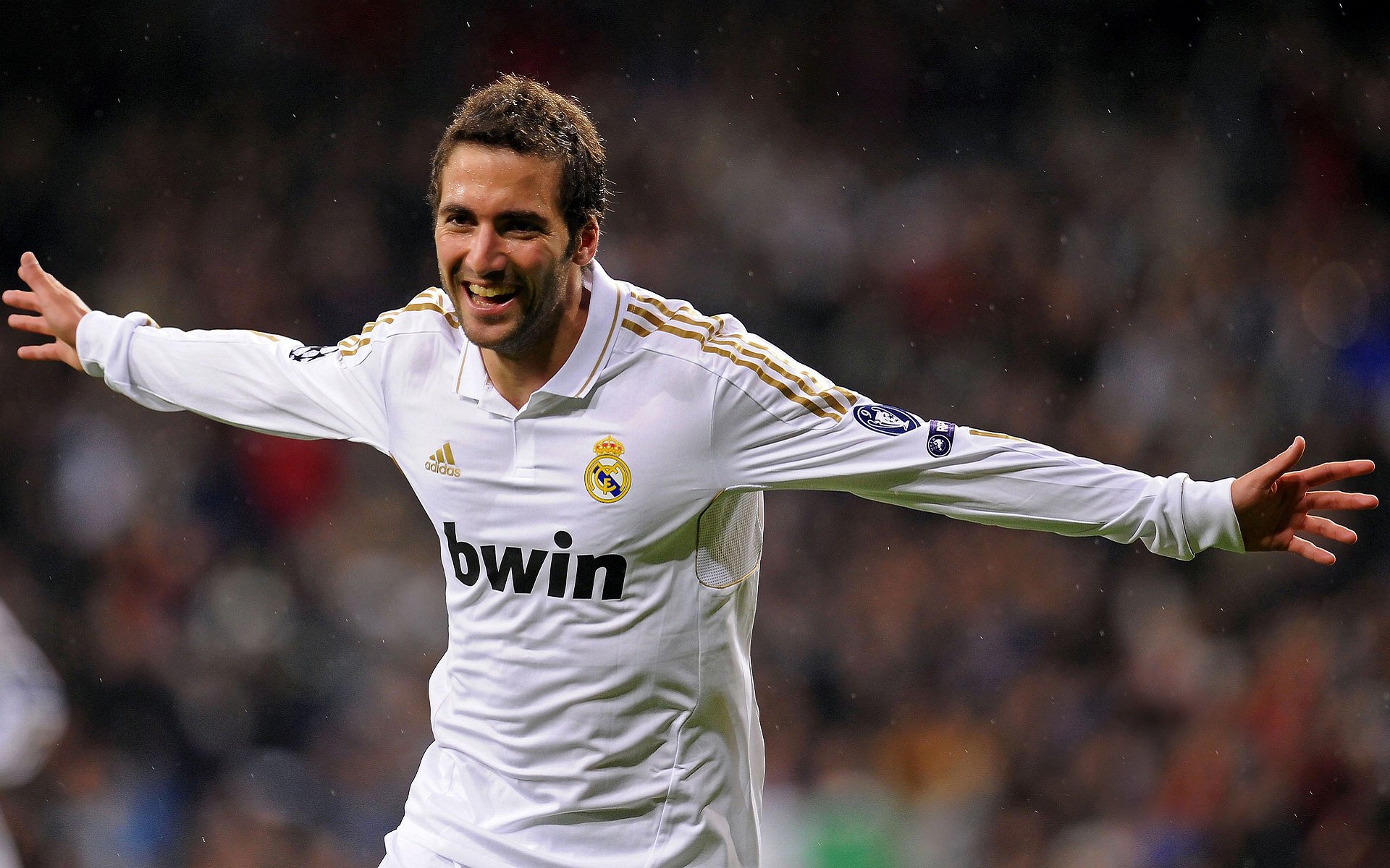 AC米兰签入新中场，希望重现辉煌，终于有钱了! 主帅续约新援补强的ac米兰热闹重建中