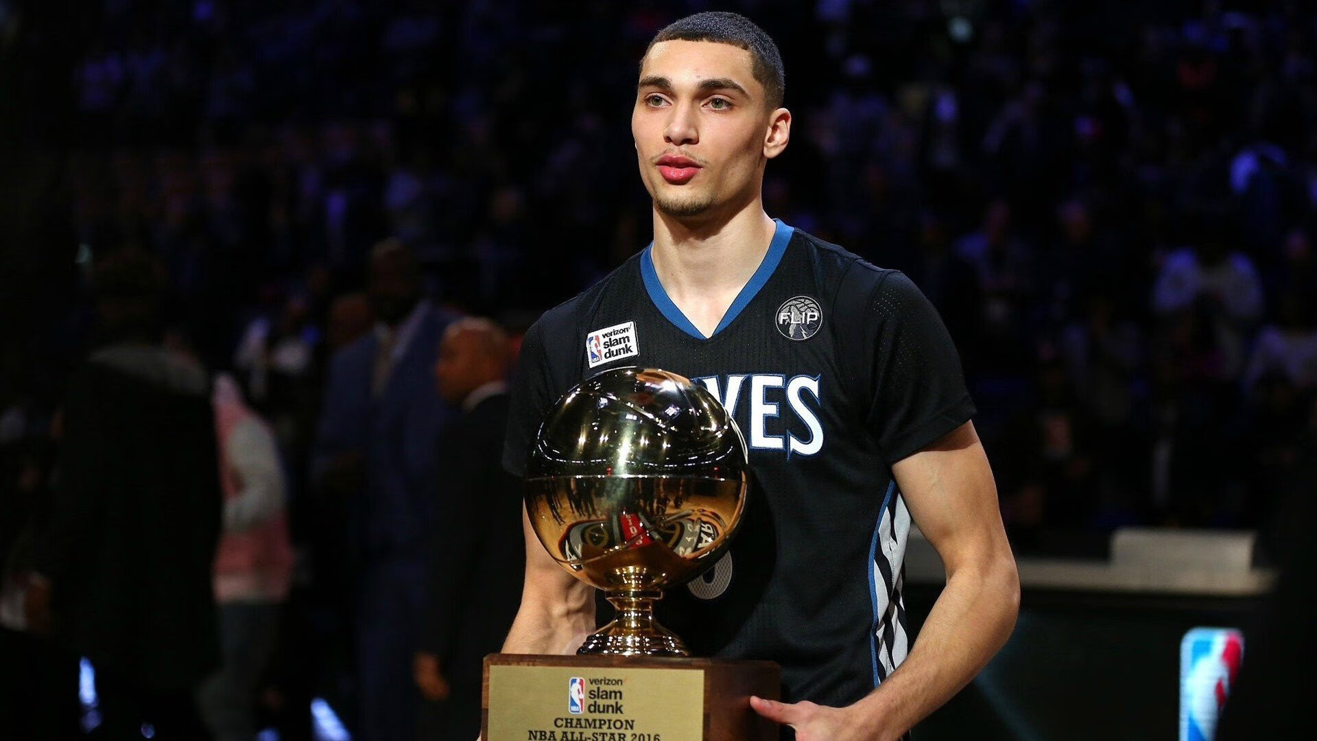 乐鱼中国-墨菲41+9难救主 马刺双杀鹈鹕，nba球员墨菲